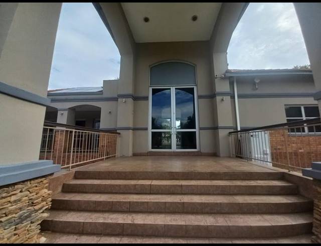 5 BEDROOM HOUSE FOR SALE IN VALLEY VIEW ESTATE